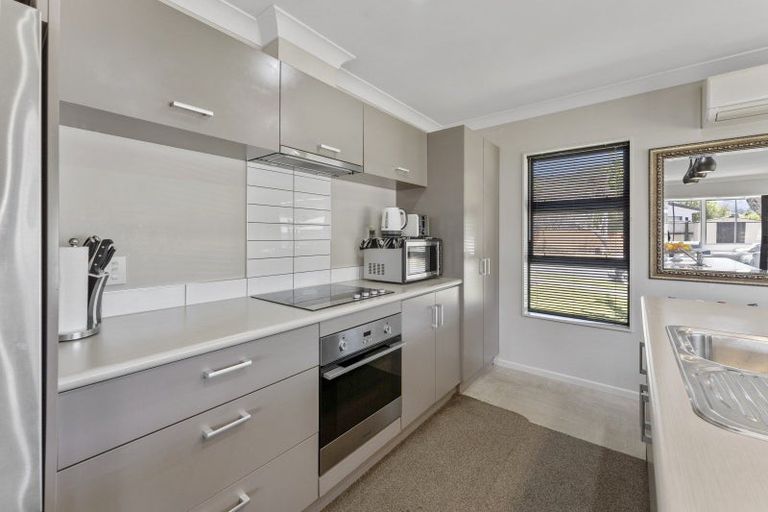 Photo of property in 6 Poppy Watts Grove, Stokes Valley, Lower Hutt, 5019