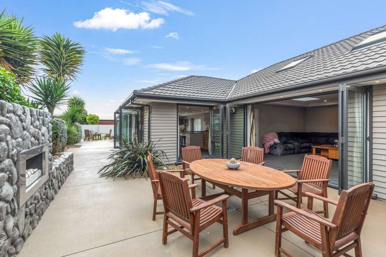 Photo of property in 27 Foresters Crescent, Parklands, Christchurch, 8083
