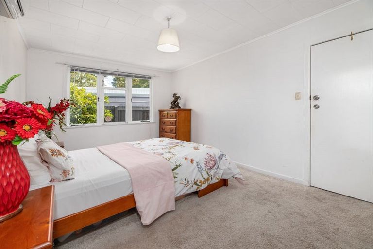Photo of property in 176 Henderson Valley Road, Henderson, Auckland, 0612