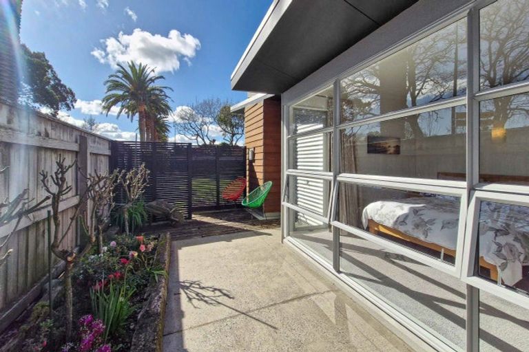 Photo of property in 6 The Oaks, Awapuni, Palmerston North, 4412