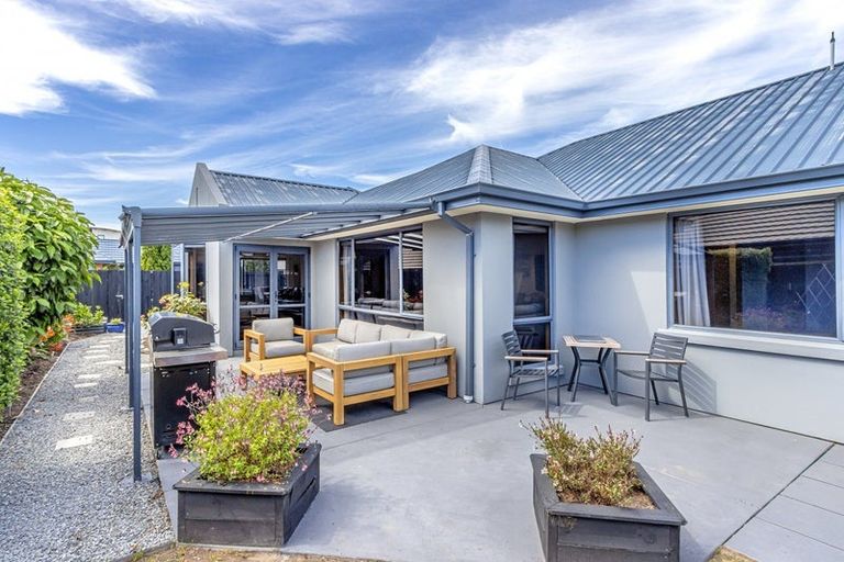 Photo of property in 142 Inwoods Close, Parklands, Christchurch, 8083