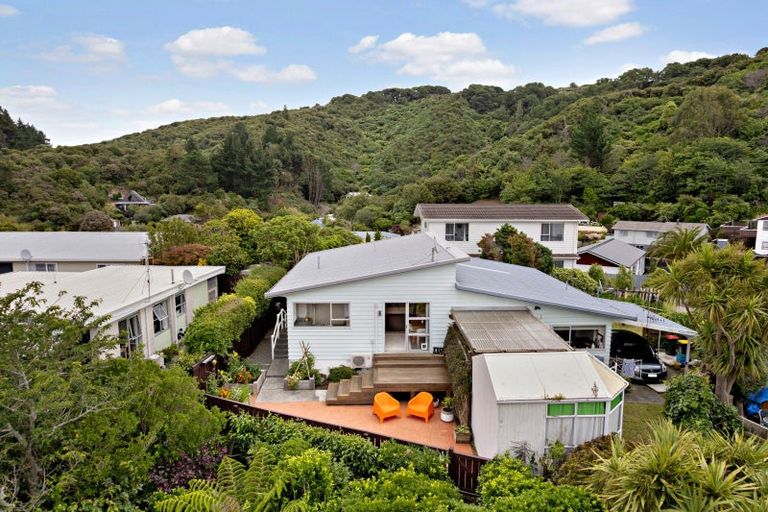 Photo of property in 6b Ely Grove, Wainuiomata, Lower Hutt, 5014