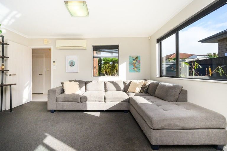 Photo of property in 18 Galea Grove, Kelvin Grove, Palmerston North, 4414