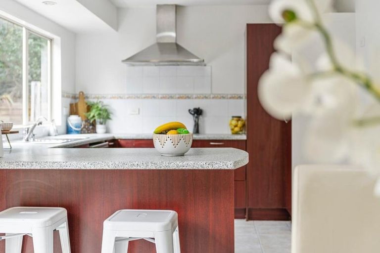 Photo of property in 31 Makora Road, Massey, Auckland, 0614