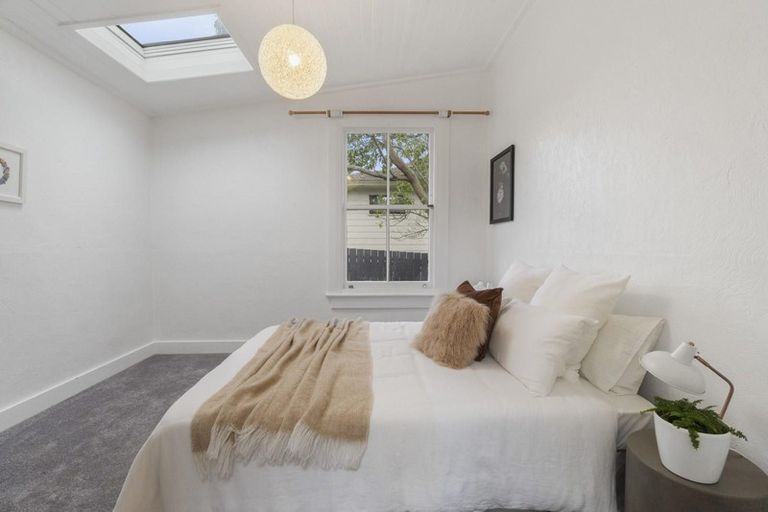 Photo of property in 13 South Lynn Road, Titirangi, Auckland, 0604