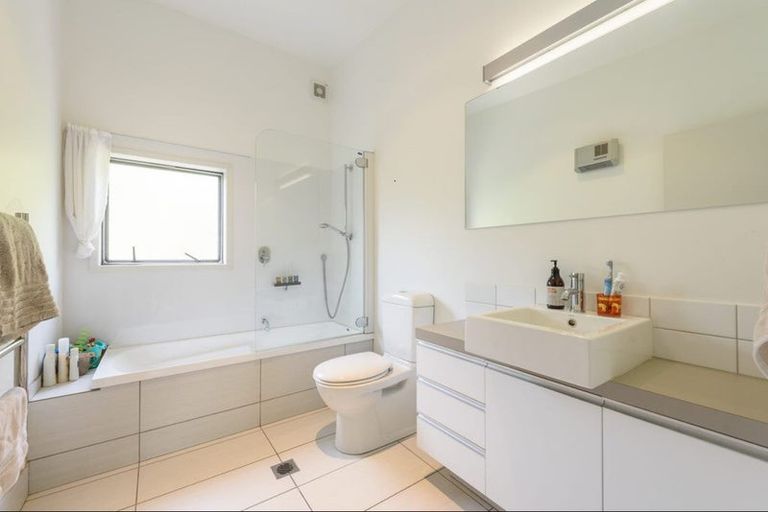 Photo of property in 10 Saddleback Grove, Karori, Wellington, 6012