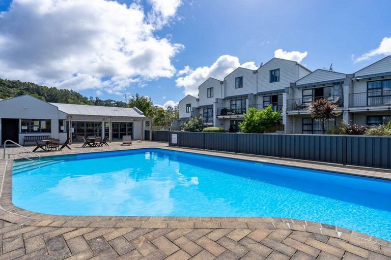 Photo of property in 2/5 Carolina Place, Albany, Auckland, 0632