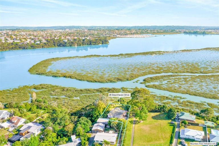 Photo of property in 28 Dawnhaven Drive, Te Atatu Peninsula, Auckland, 0610
