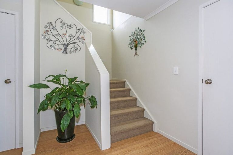 Photo of property in 11a Millen Place, Clarks Beach, 2122