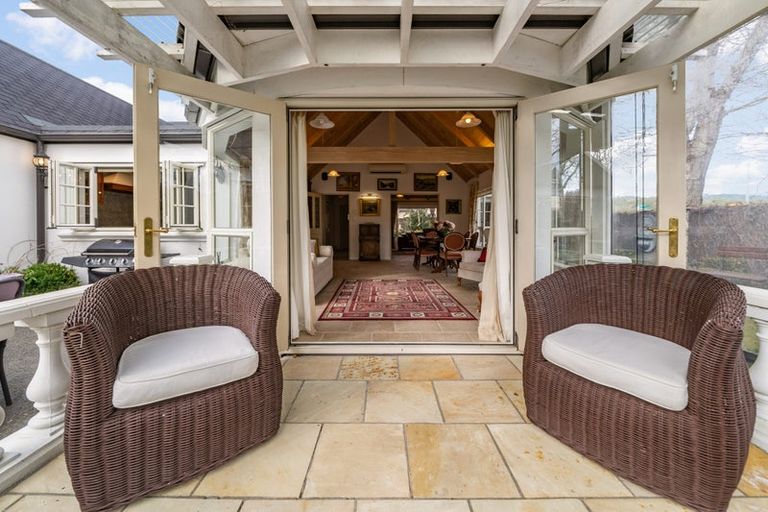 Photo of property in 1 Oakmont, Heretaunga, Upper Hutt, 5018