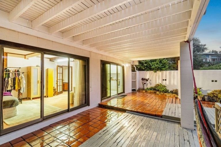 Photo of property in 4 Puketaha Road, Swanson, Auckland, 0816