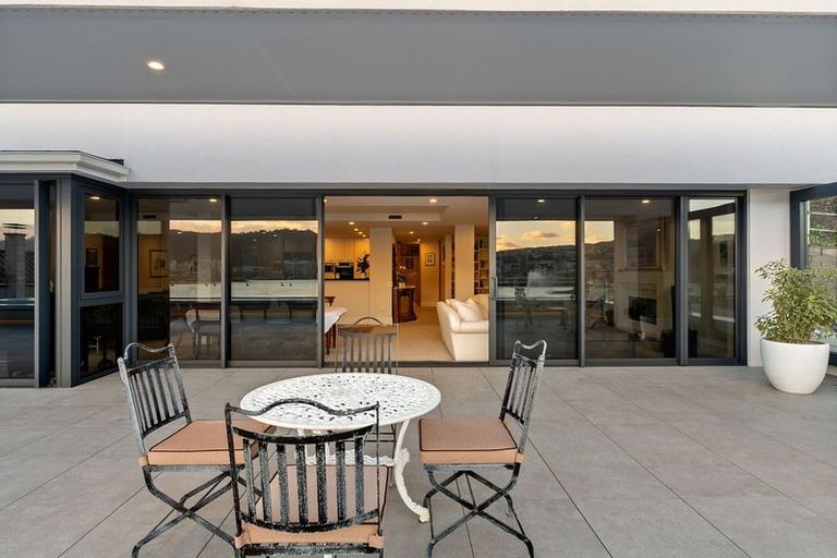 Photo of property in 4/308 Oriental Parade, Oriental Bay, Wellington, 6011