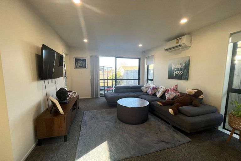 Photo of property in 14 Farmland Road, Papakura, 2110