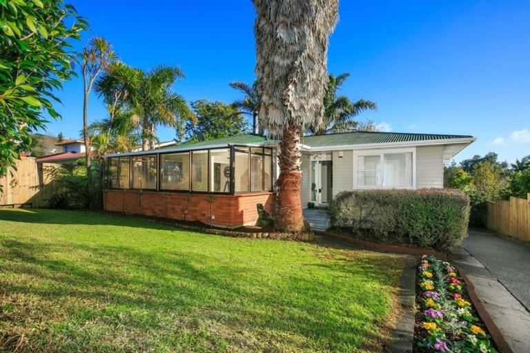 Photo of property in 32 Hatherlow Street, Glenfield, Auckland, 0629