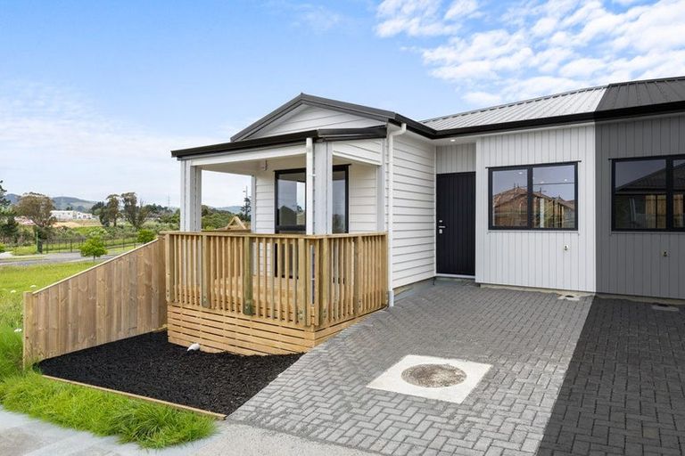 Photo of property in 4 Wild Flower Way, Karaka, Papakura, 2113