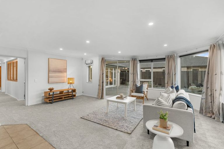 Photo of property in 17 Cunneen Place, Aidanfield, Christchurch, 8025