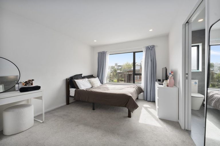 Photo of property in 43b Fitzherbert Avenue, West Harbour, Auckland, 0618