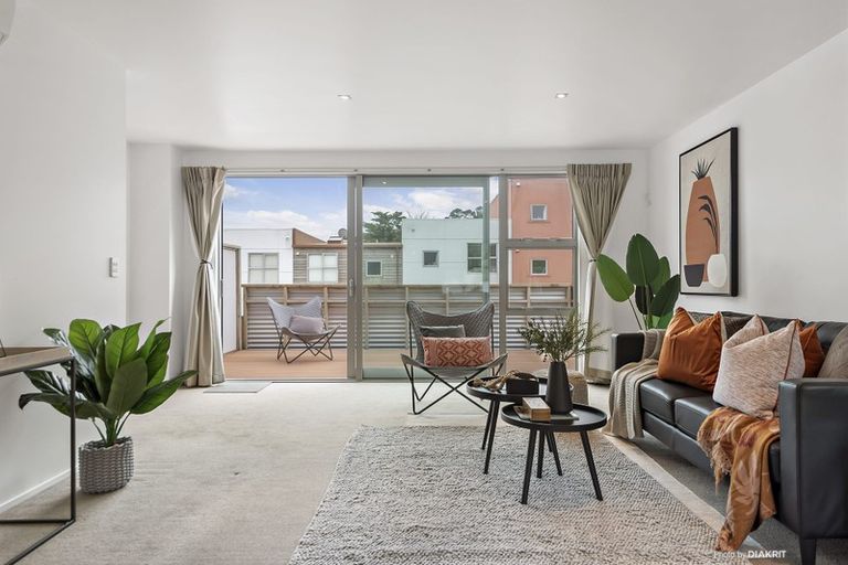 Photo of property in 65 Saddleback Grove, Karori, Wellington, 6012