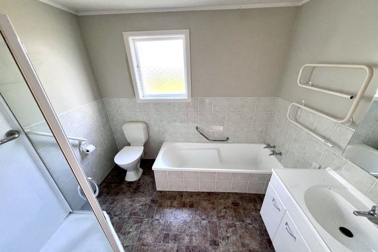 Photo of property in 33 Mcleod Road, Henderson, Auckland, 0612