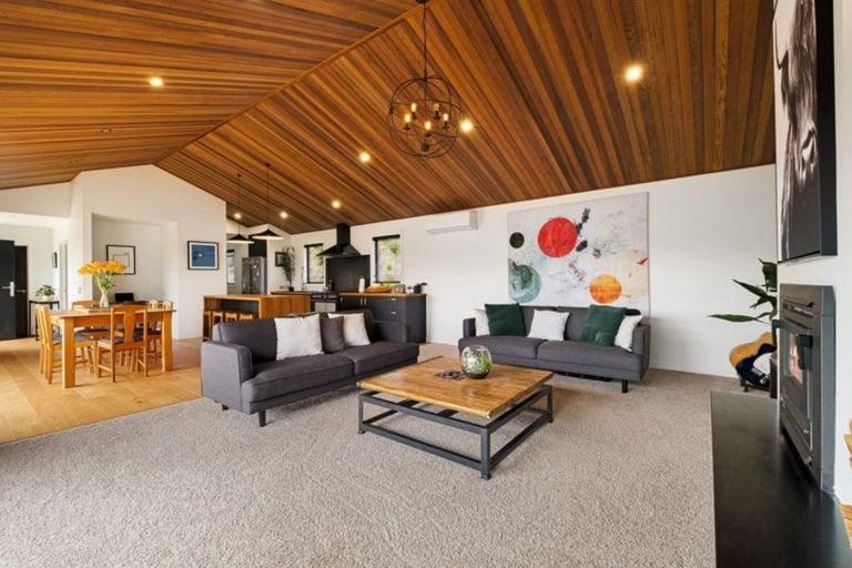 Photo of property in 6a Kinross Lane, Jacks Point, Queenstown, 9371