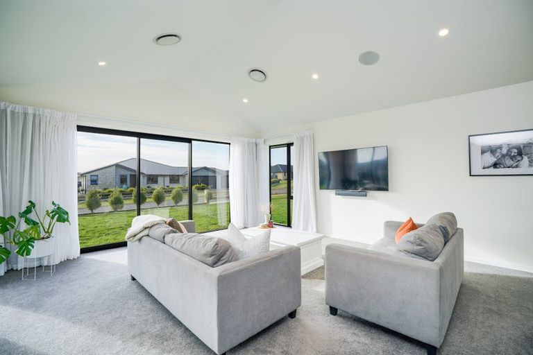Photo of property in 6 Chatham Rise, Seaward Bush, Invercargill, 9812