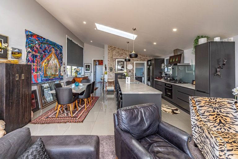 Photo of property in 3 Kamahi Street, Castlecliff, Whanganui, 4501