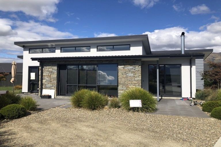 Photo of property in 13 Daniels Terrace, Wanaka, 9305