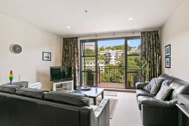 Photo of property in Atrium Towers, 8i/154 The Terrace, Wellington Central, Wellington, 6011