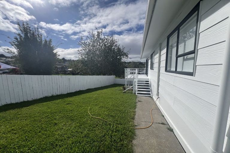 Photo of property in 1/54 Trias Road, Totara Vale, Auckland, 0629