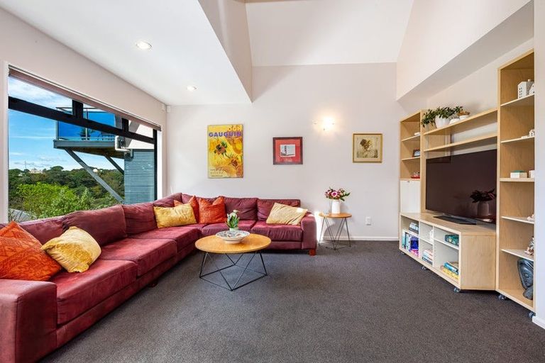 Photo of property in 15 Bank Road, Northland, Wellington, 6012