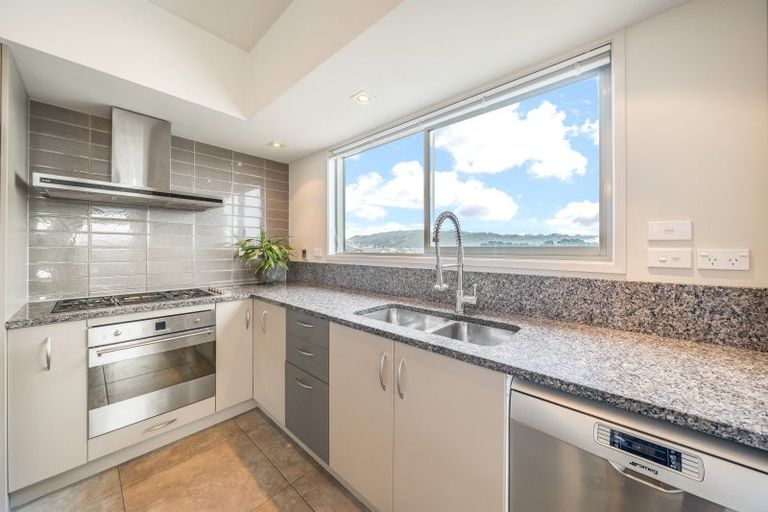 Photo of property in 10 Hollyford Place, Aotea, Porirua, 5024