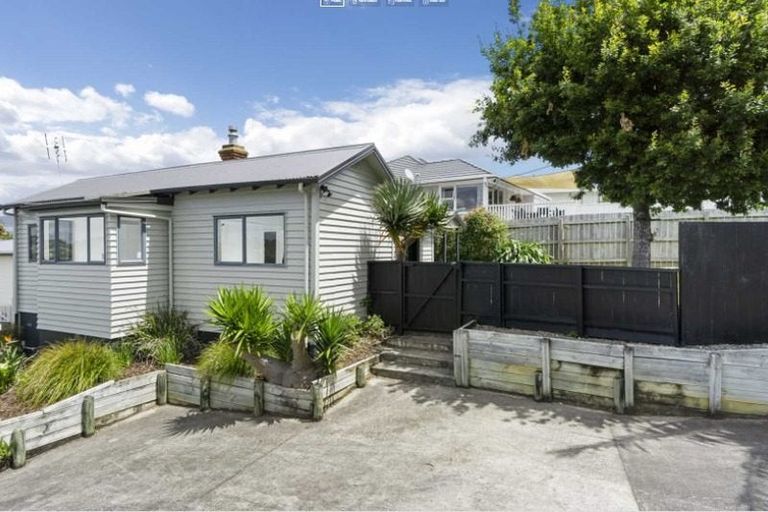 Photo of property in 59 Verran Road, Birkenhead, Auckland, 0626