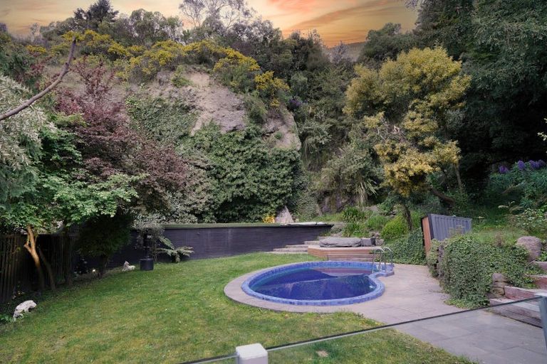 Photo of property in 2 Cannon Hill Crescent, Mount Pleasant, Christchurch, 8081