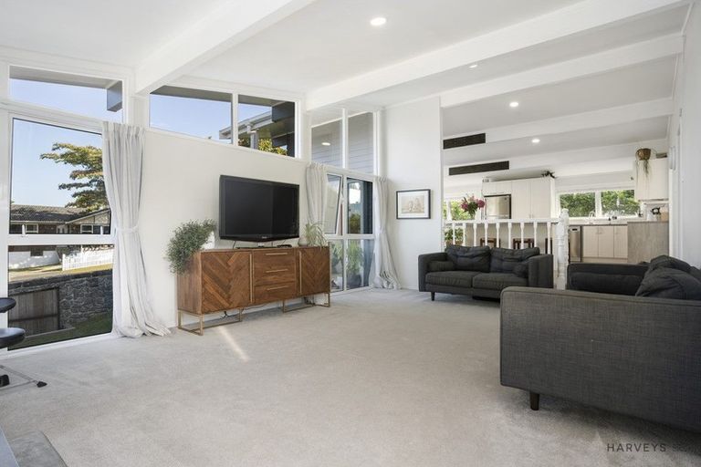 Photo of property in 21 Sunvue Road, Glen Eden, Auckland, 0602