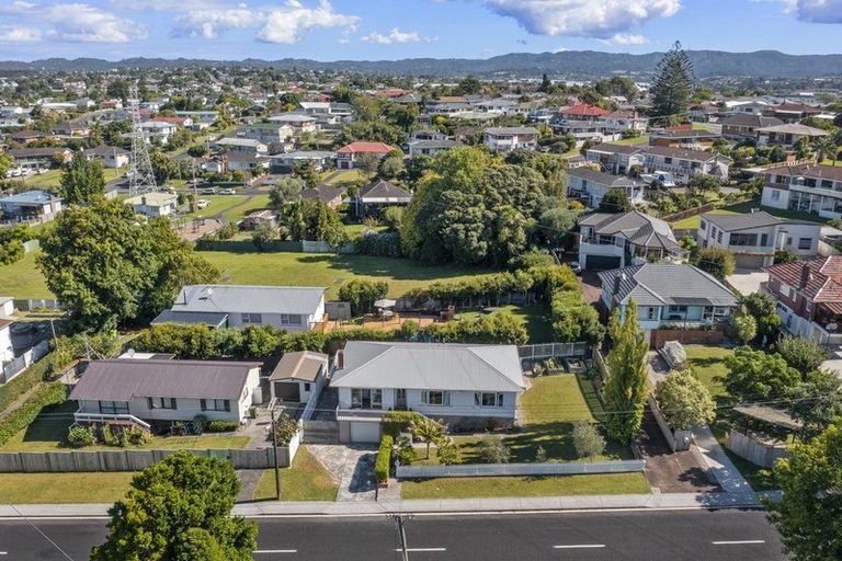 Photo of property in 17 Lyndhurst Road, Te Atatu South, Auckland, 0610