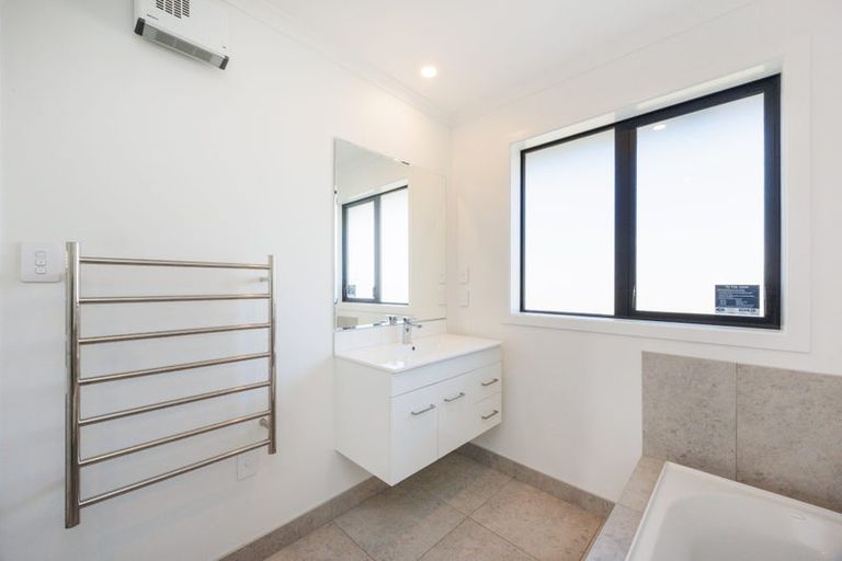 Photo of property in 26 Sardinia Grove, Fitzherbert, Palmerston North, 4410