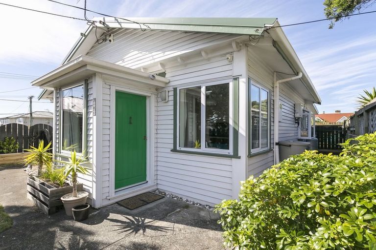 Photo of property in 23 Rua Street, Lyall Bay, Wellington, 6022