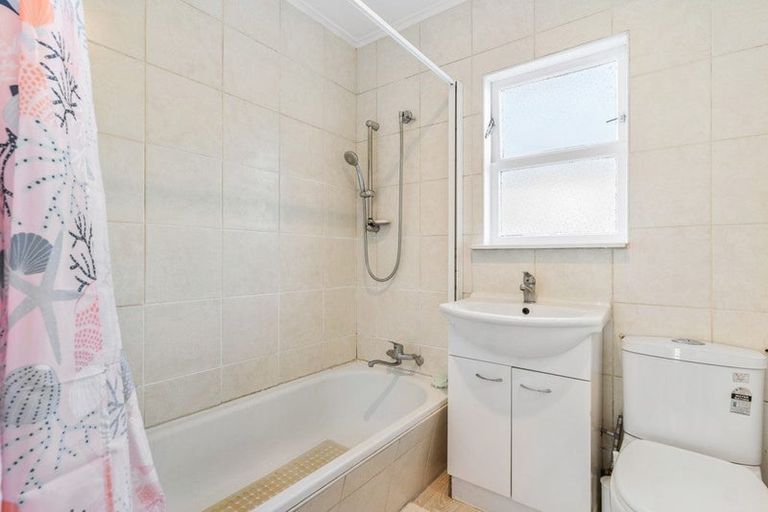 Photo of property in 2/6a Claymore Street, Manurewa, Auckland, 2102