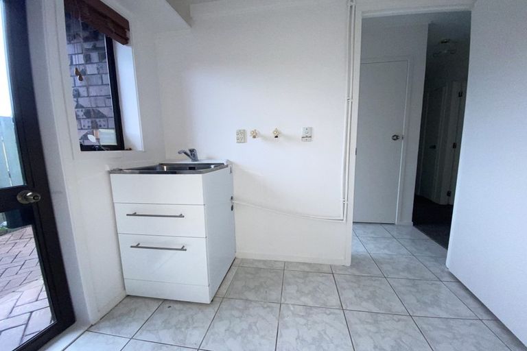Photo of property in 9 Liam Place, Half Moon Bay, Auckland, 2012
