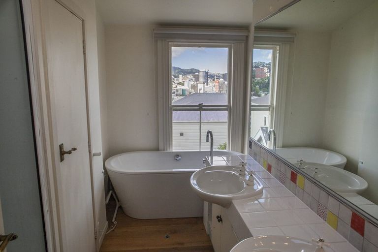 Photo of property in 72 Thompson Street, Mount Cook, Wellington, 6011