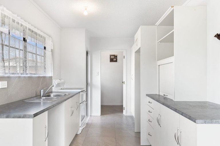 Photo of property in 14 Imperial Place, Henderson, Auckland, 0612