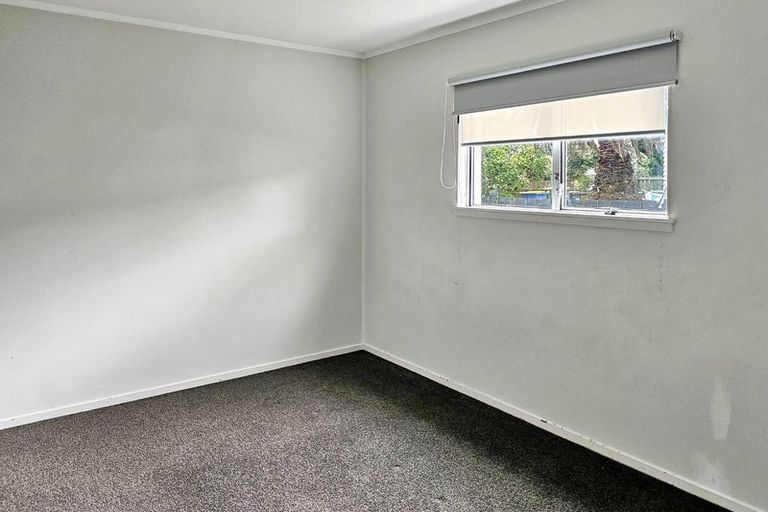 Photo of property in 15 Queen Mary Avenue, New Lynn, Auckland, 0600