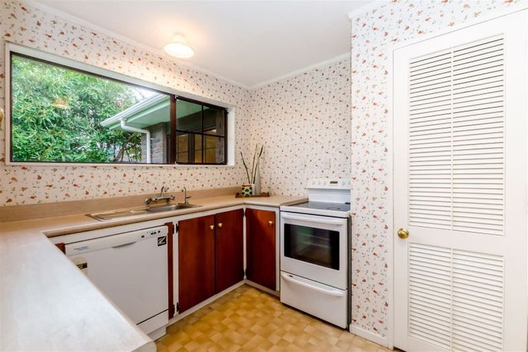 Photo of property in 56a Rewarewa Crescent, Waikanae, 5036