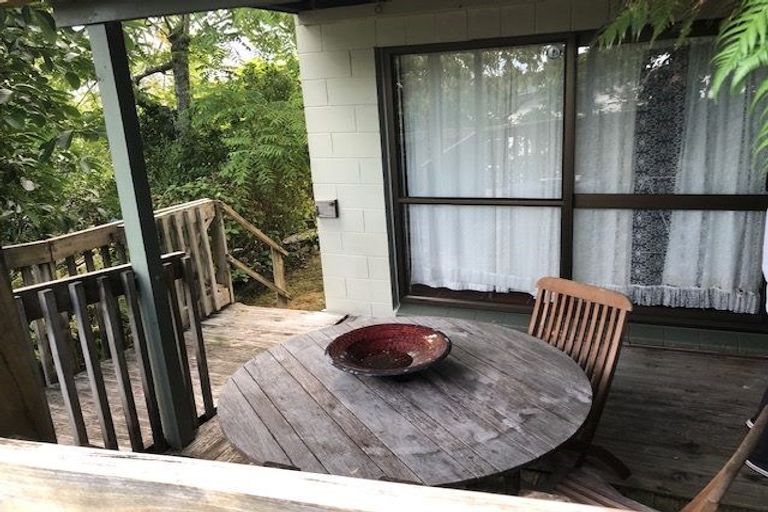 Photo of property in 2/215 Eskdale Road, Birkenhead, Auckland, 0626