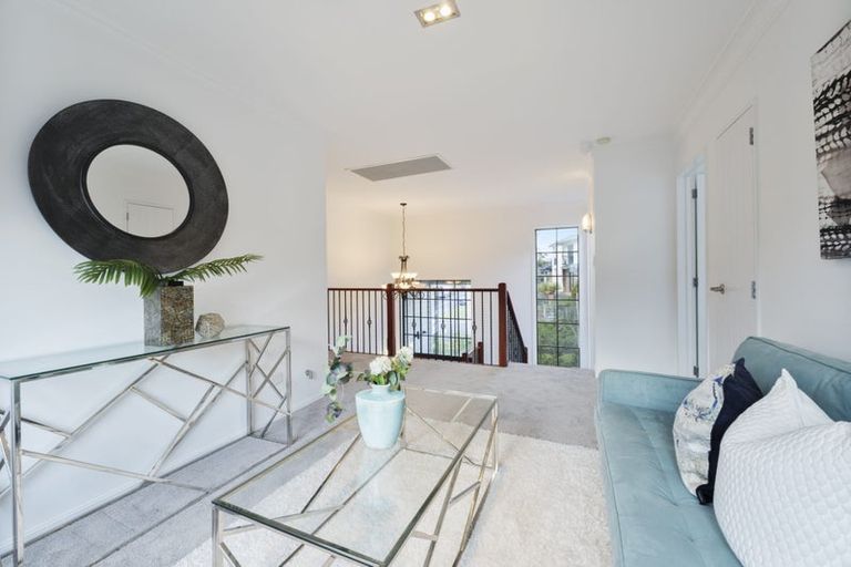 Photo of property in 54 Sapperton Drive, Henderson, Auckland, 0612