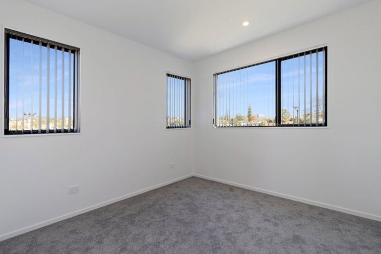 Photo of property in 3/3238 Great North Road, New Lynn, Auckland, 0600