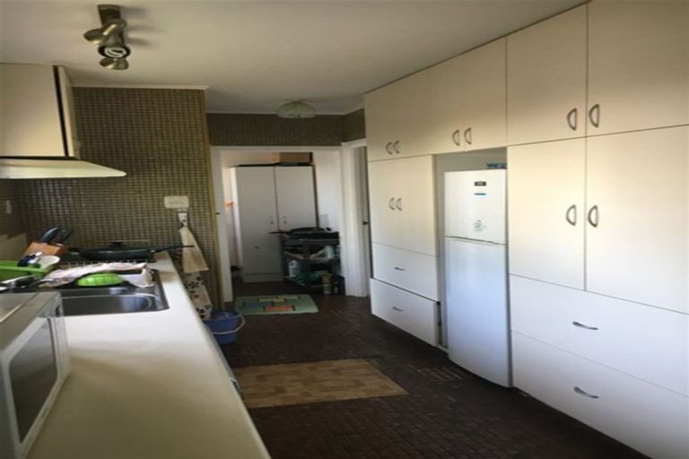 Photo of property in 114 Flanshaw Road, Te Atatu South, Auckland, 0610