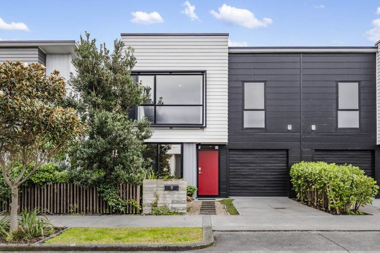 Photo of property in 13 Ian Morrison Road, Hobsonville, Auckland, 0616