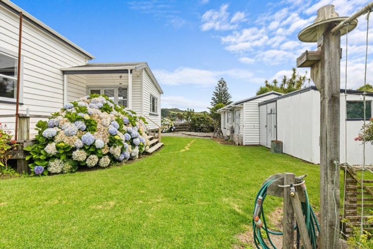Photo of property in 10 North Street, Mokau, 4376