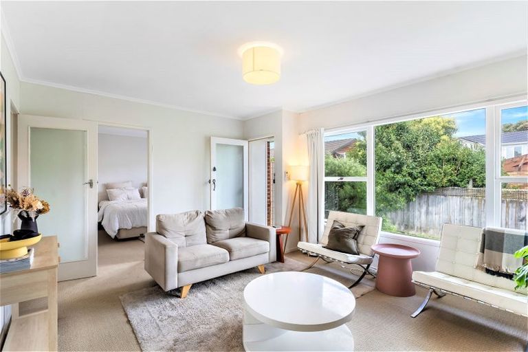 Photo of property in 2/24 Inverness Road, Browns Bay, Auckland, 0630